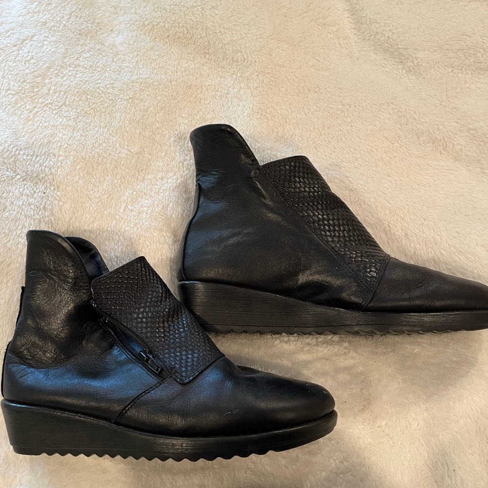 Spanish leather ankle boots